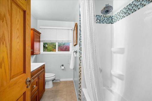 905 N Ebony Avenue, Duluth, MN 55811