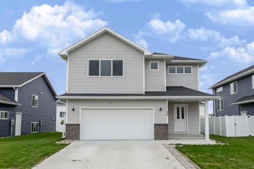 2506 Fulton Loop S, Fargo, ND 58104