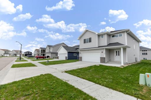 2506 Fulton Loop S, Fargo, ND 58104