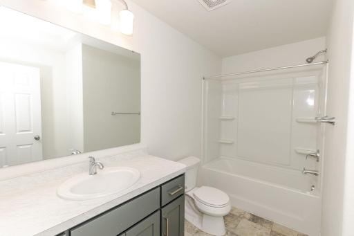 2506 Fulton Loop S, Fargo, ND 58104