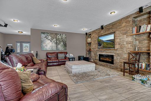 2818 337th Lane NW, Cambridge, MN 55008