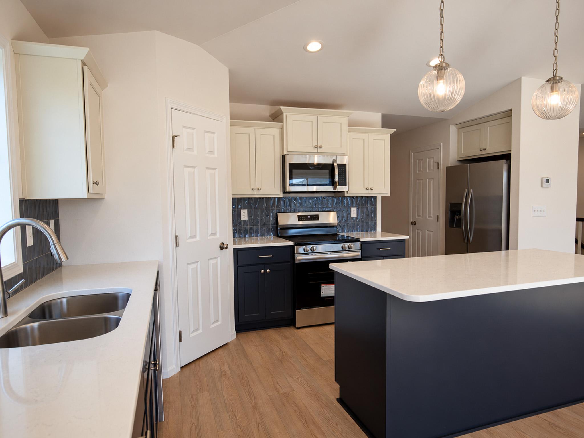 Kitchen_3.jpg