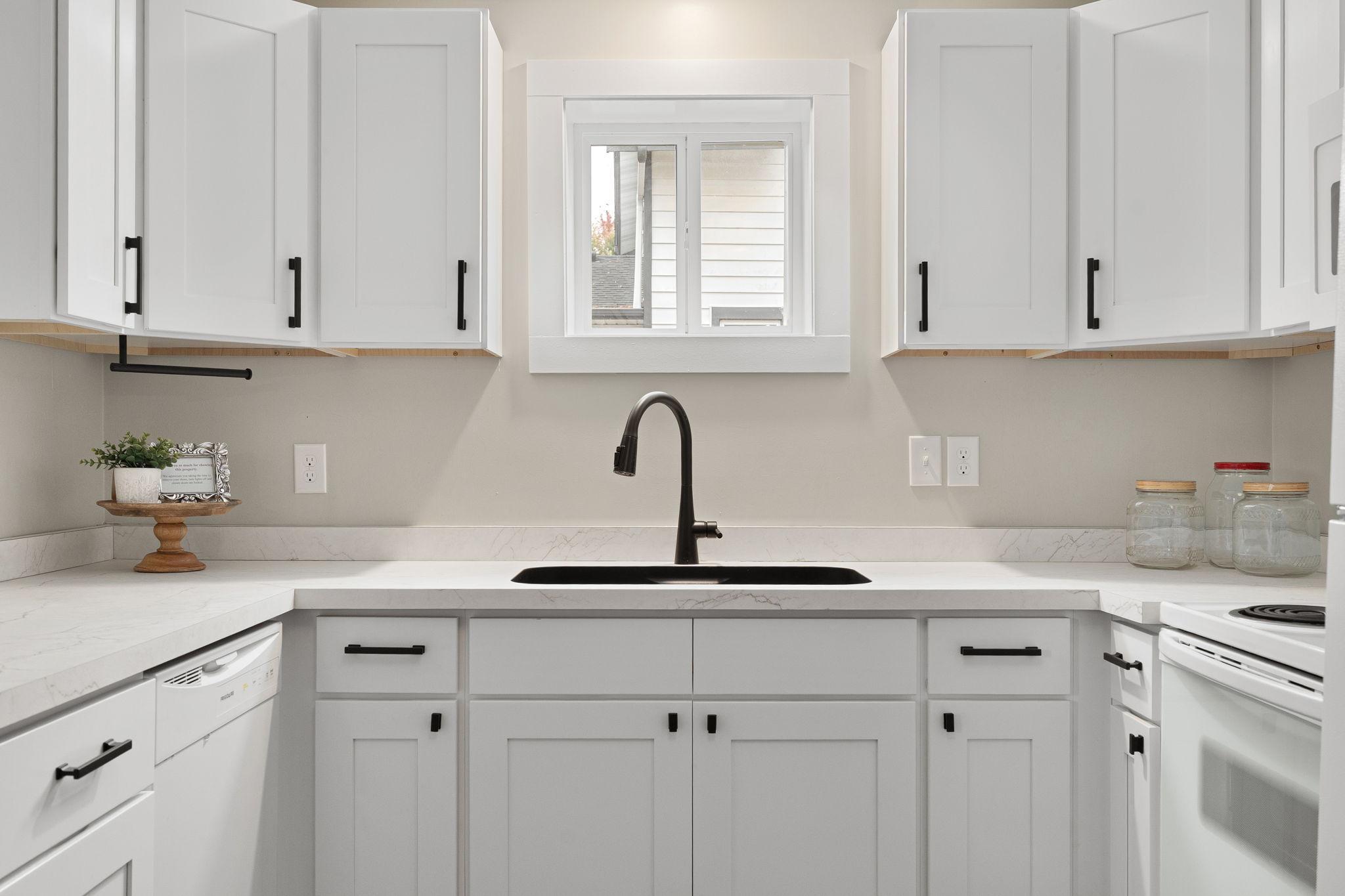 12-web-or-mls-1031-s-cedar-ave.jpg