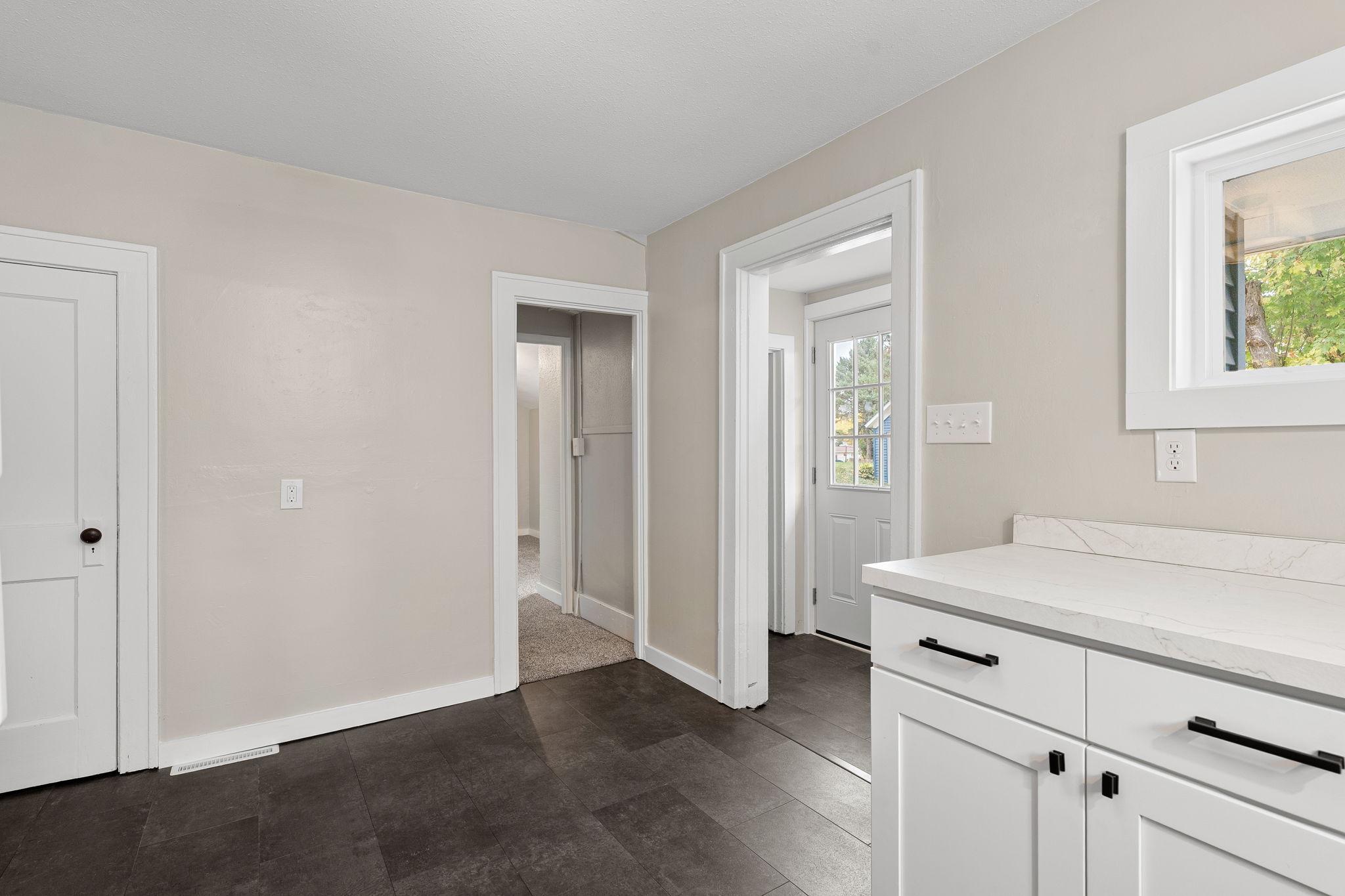 16-web-or-mls-1031-s-cedar-ave.jpg