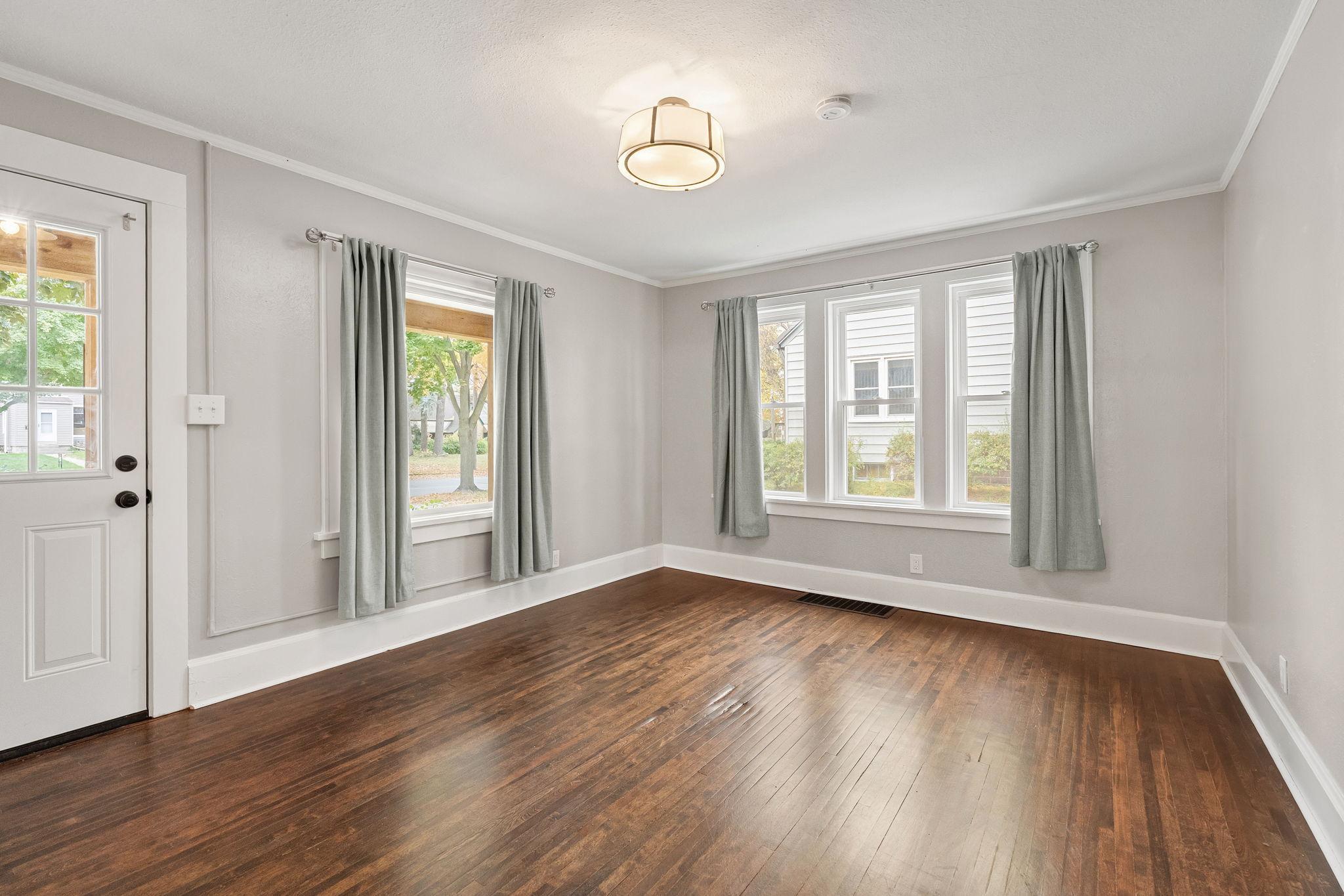 8-web-or-mls-1031-s-cedar-ave.jpg