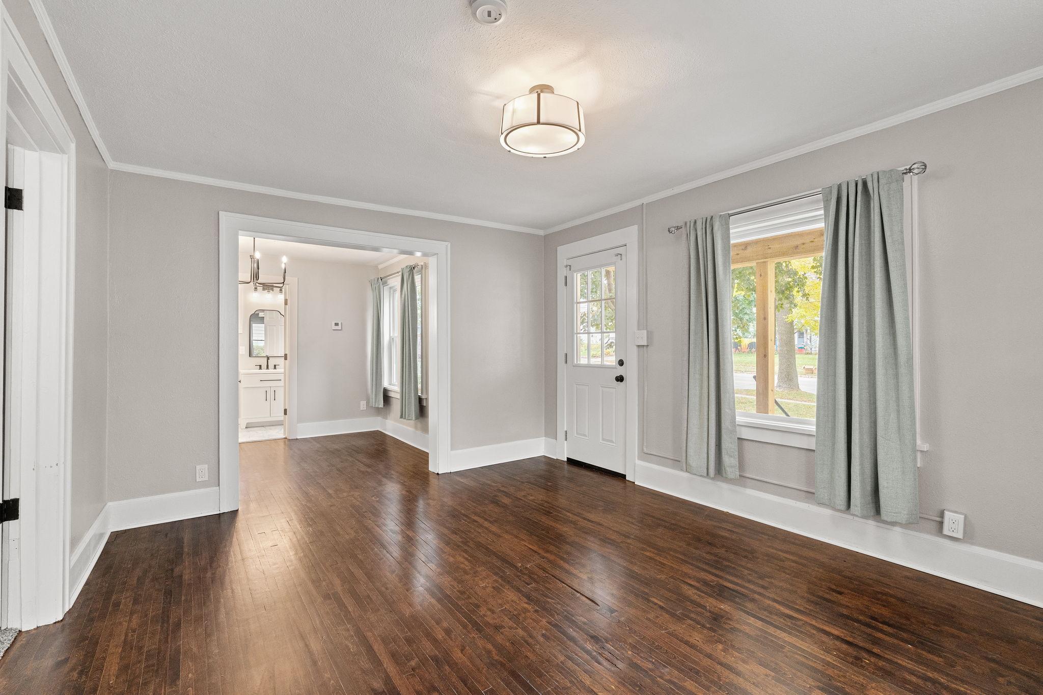 10-web-or-mls-1031-s-cedar-ave.jpg