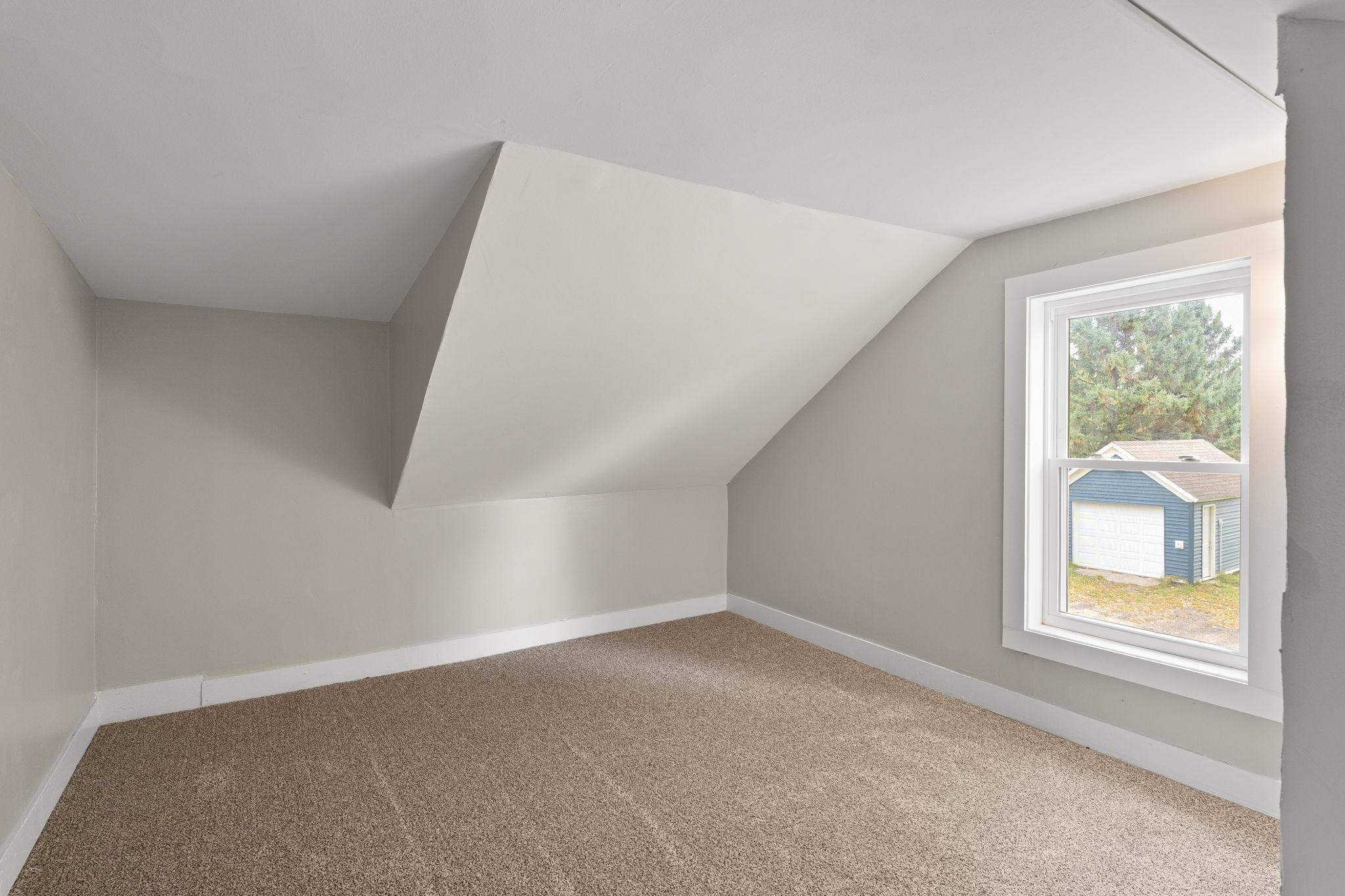 32-web-or-mls-1031-s-cedar-ave.jpg