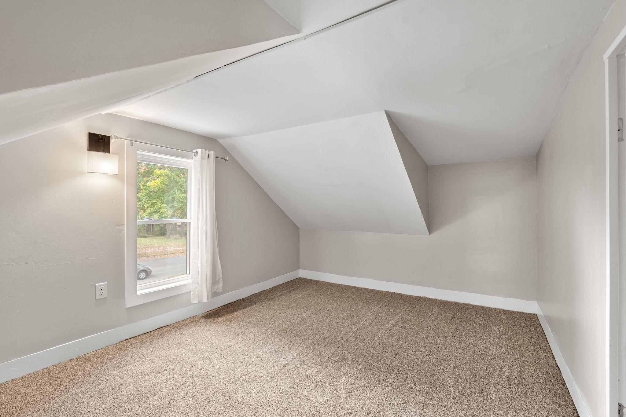 34-web-or-mls-1031-s-cedar-ave.jpg