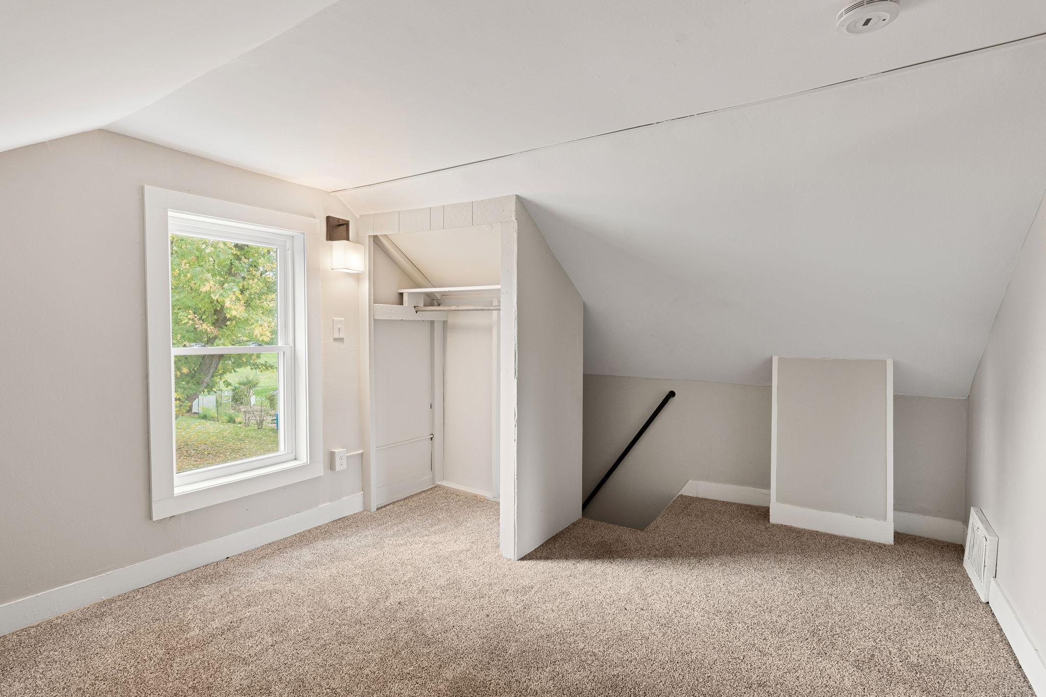 30-web-or-mls-1031-s-cedar-ave.jpg