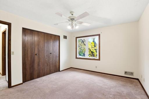 7100 Ivystone Avenue S, Cottage Grove, MN 55016
