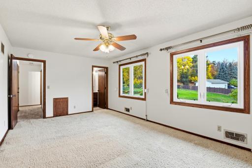 7100 Ivystone Avenue S, Cottage Grove, MN 55016