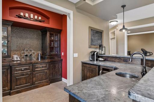 9487 Mcgee Way, Eden Prairie, MN 55347