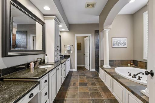 9487 Mcgee Way, Eden Prairie, MN 55347