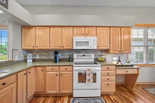 40-web-or-mls-1404 Beachcomber Blvd-174.jpg