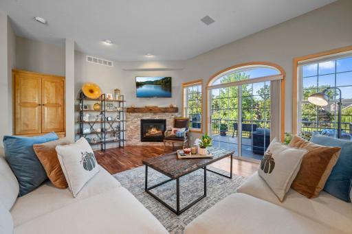 24-web-or-mls-1404 Beachcomber Blvd-230.jpg
