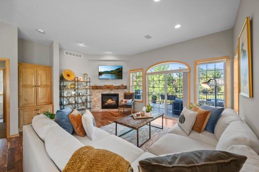 22-web-or-mls-1404 Beachcomber Blvd-220.jpg