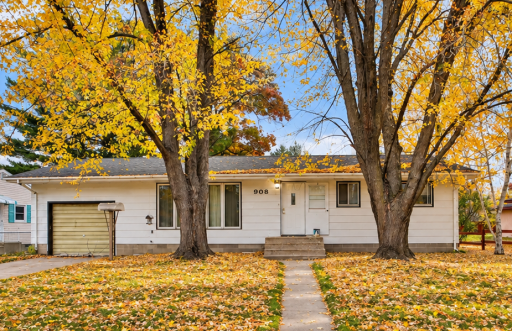 908 12th Avenue NE, Brainerd, MN 56401