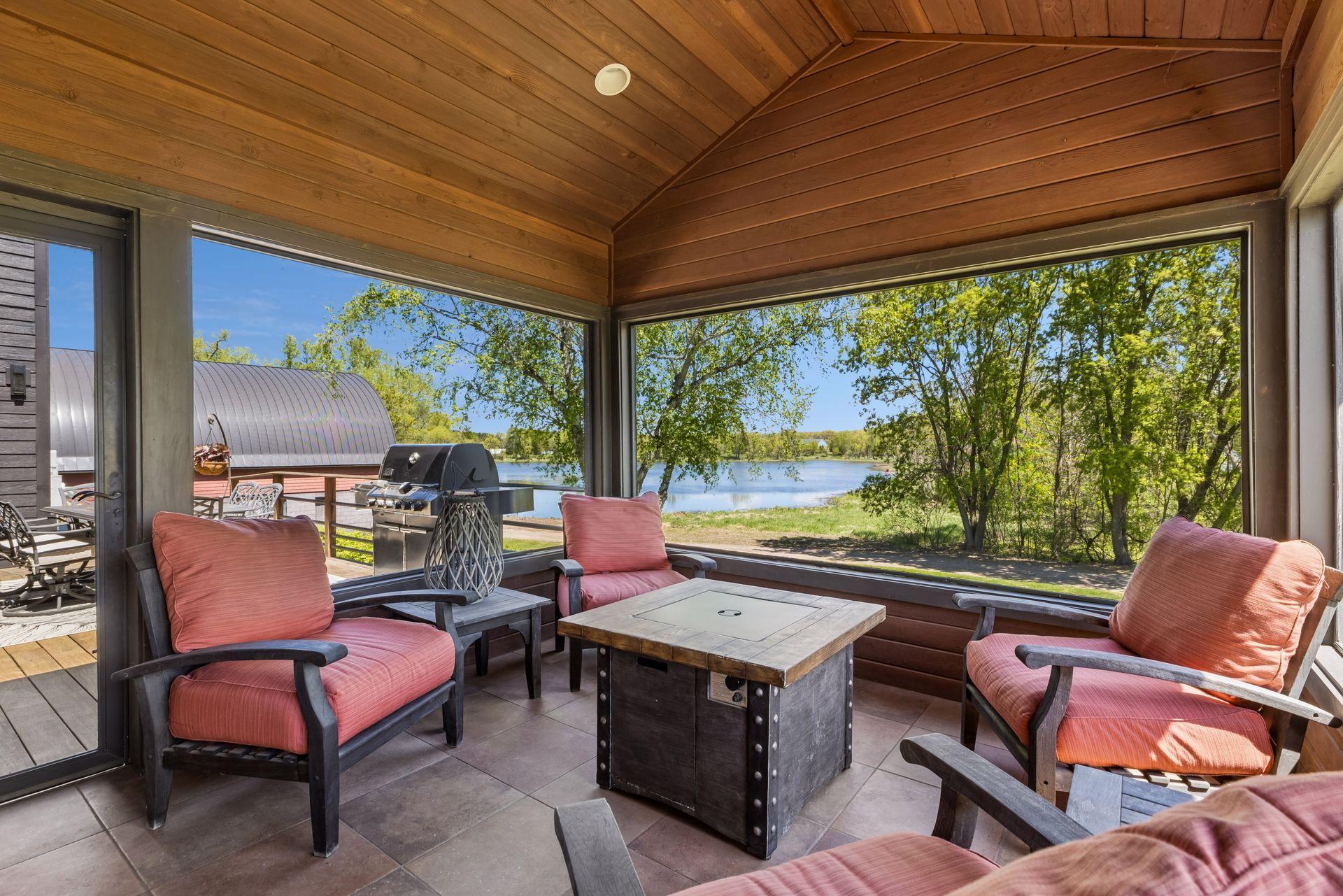 Screen porch