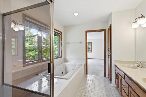 9220 53rd Street N, Lake Elmo, MN 55042