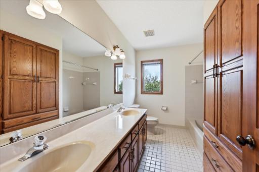 9220 53rd Street N, Lake Elmo, MN 55042
