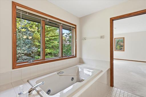 9220 53rd Street N, Lake Elmo, MN 55042