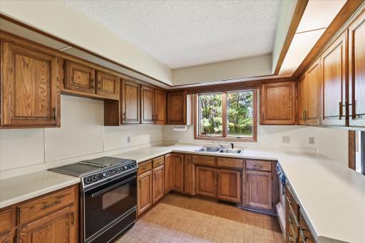 9220 53rd Street N, Lake Elmo, MN 55042