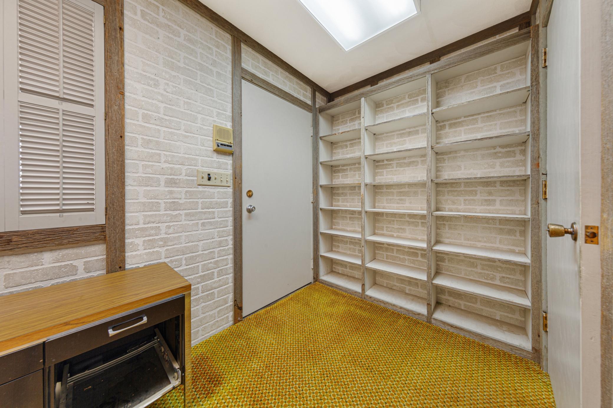 34_27 office_entry.jpg