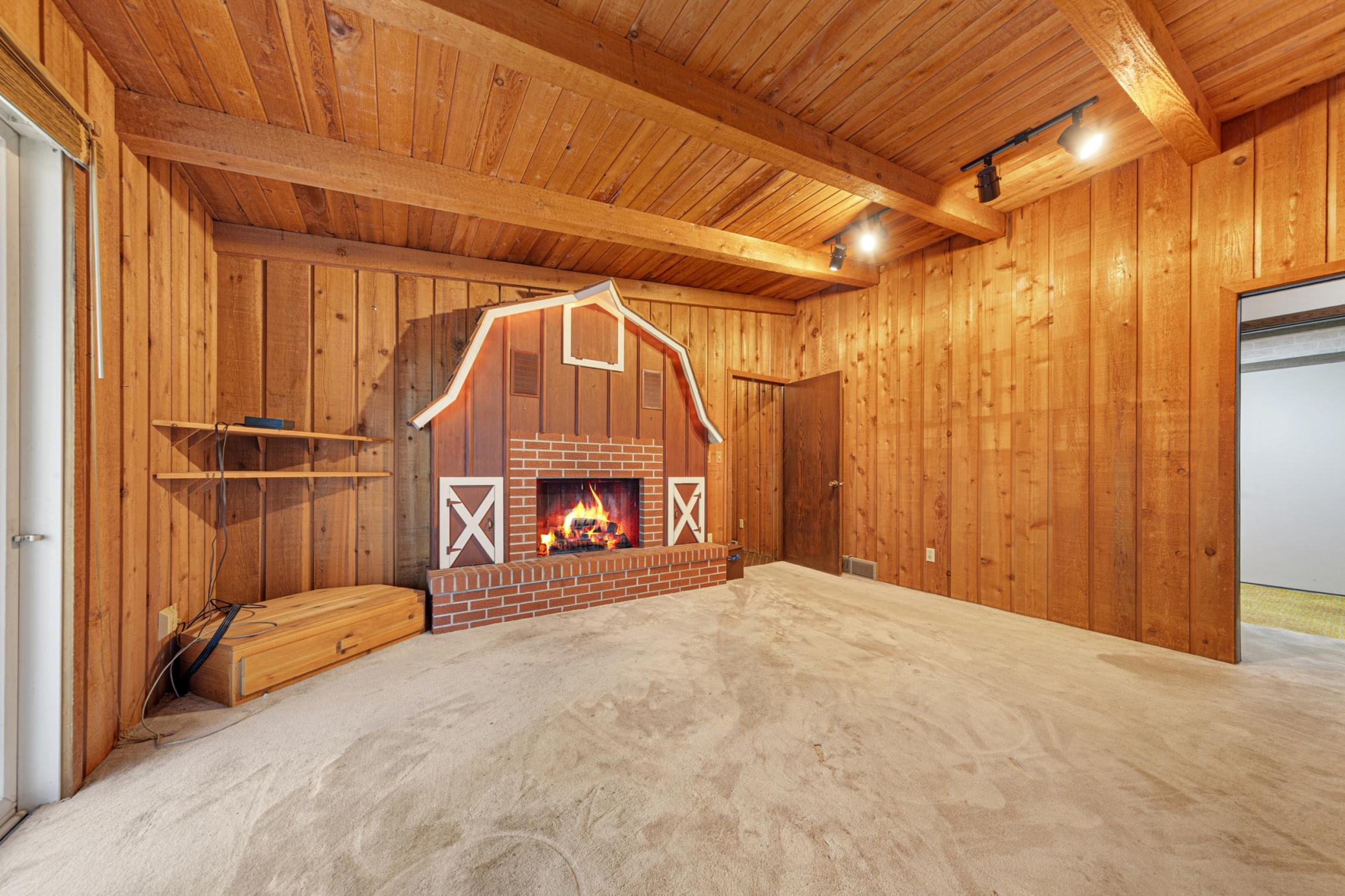 30_25 family room.jpg