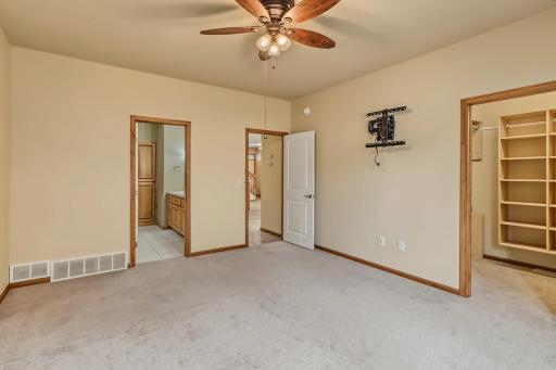 797 Villa Park Way, West Fargo, ND 58078