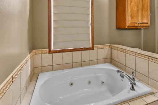 797 Villa Park Way, West Fargo, ND 58078