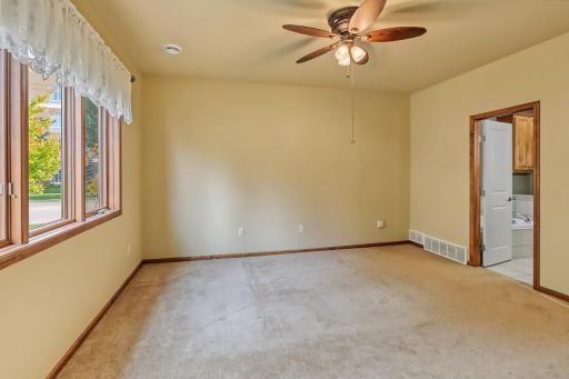 797 Villa Park Way, West Fargo, ND 58078