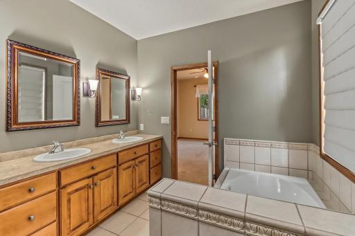 797 Villa Park Way, West Fargo, ND 58078