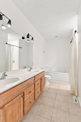 1075 Victoria Greens Boulevard, Victoria, MN 55386