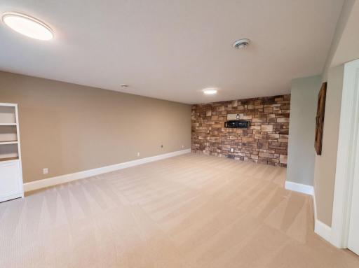 1120 Francesca Court, Chaska, MN 55318