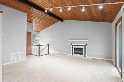 6384 Aspenwood Plaza, Woodbury, MN 55125