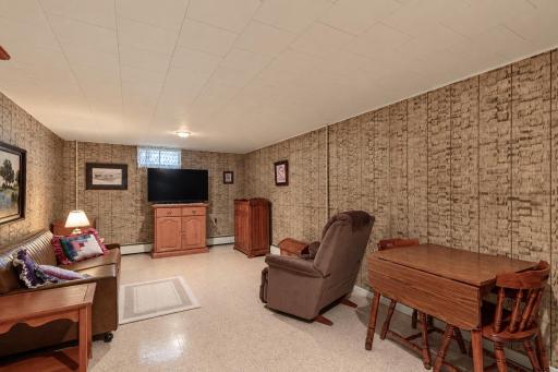 507 1st Street SW, Madelia, MN 56062