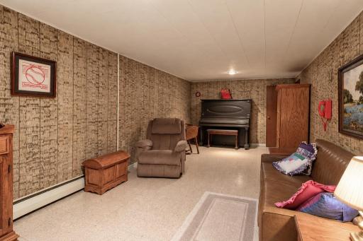507 1st Street SW, Madelia, MN 56062