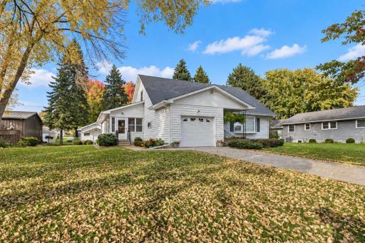 507 1st Street SW, Madelia, MN 56062