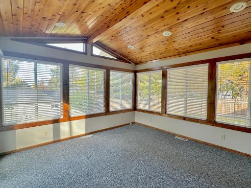 635 8th Avenue E, Shakopee, MN 55379