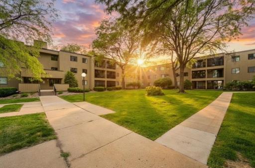 4101 Parklawn Avenue, 201, Edina, MN 55435