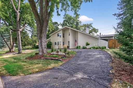 2420 Simpson Street, Roseville, MN 55113