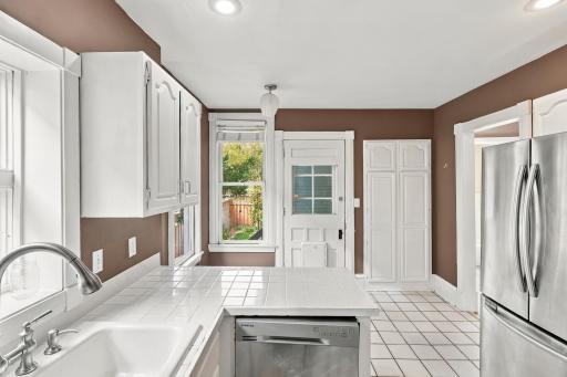 2220 Pleasant Avenue, Minneapolis, MN 55404