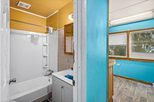 12 E 5th Street, Duluth, MN 55805