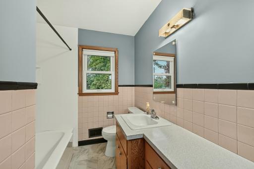 615 Hillcrest Avenue, Owatonna, MN 55060