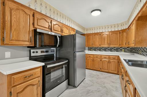 615 Hillcrest Avenue, Owatonna, MN 55060