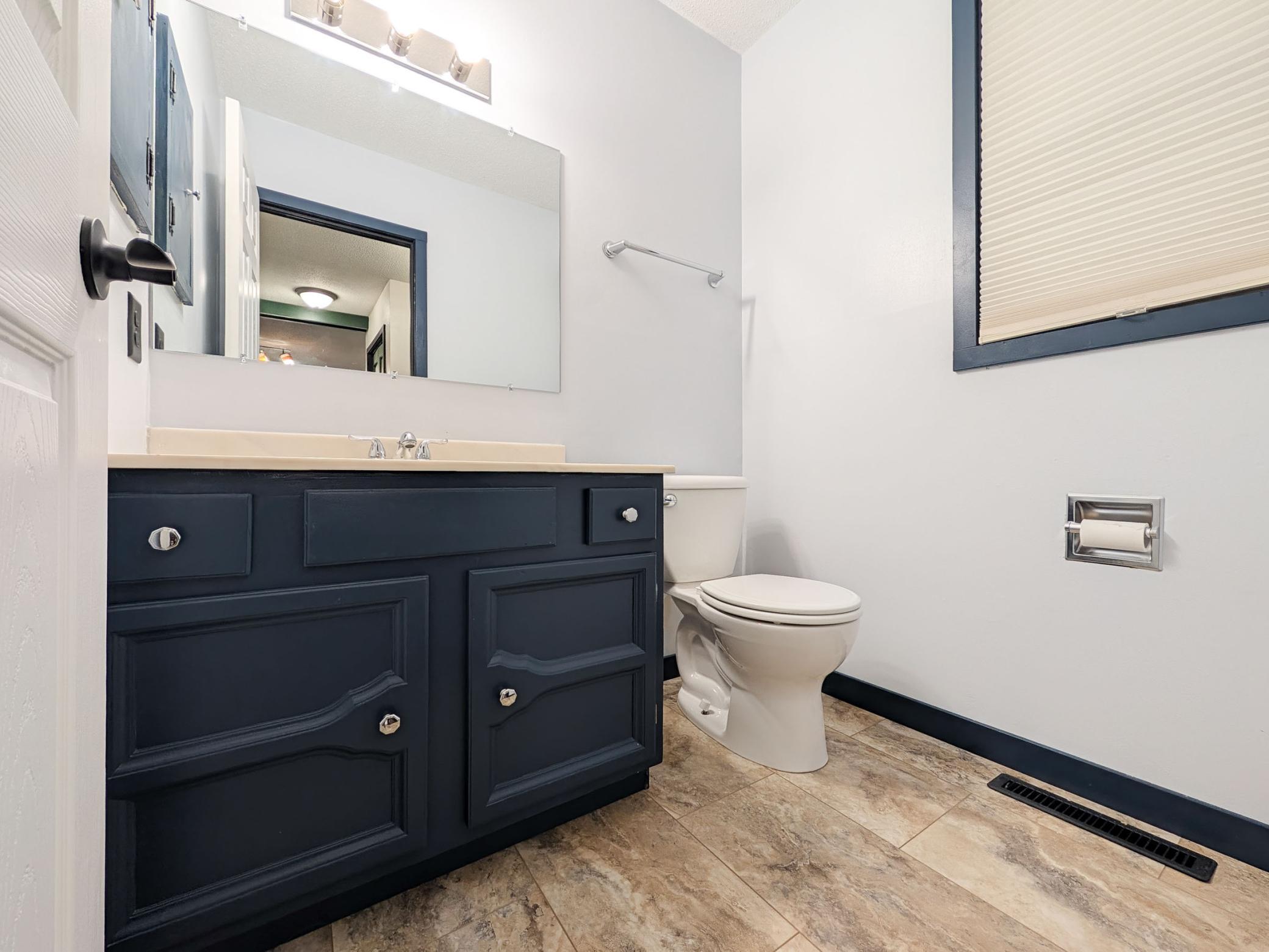 L2P028-5902 3rd St N, Moorhead.jpg