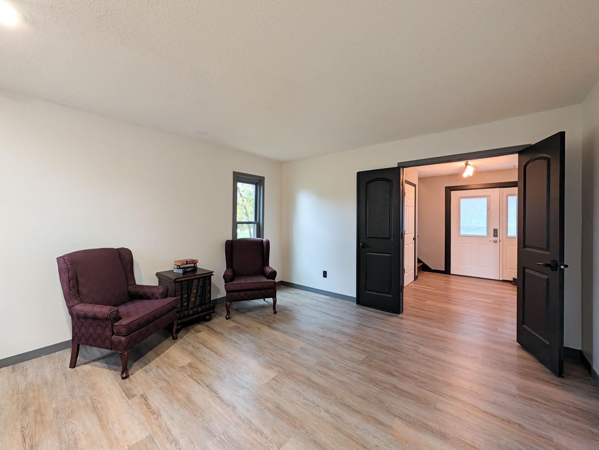 L2P018-5902 3rd St N, Moorhead.jpg