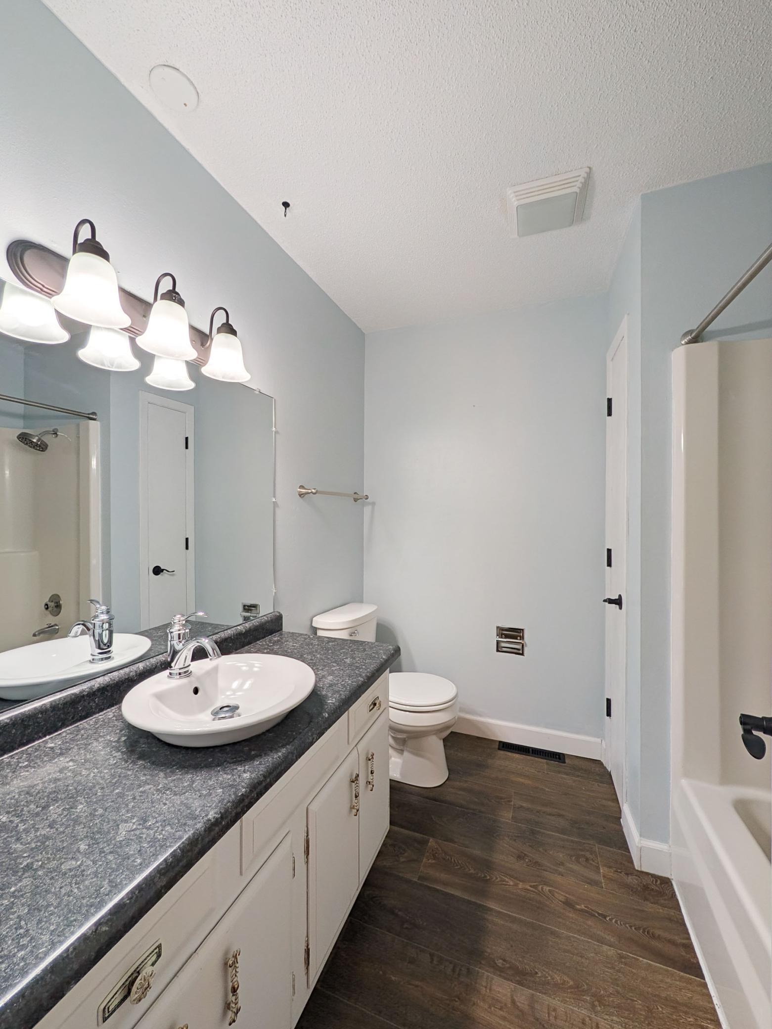 L2P043-5902 3rd St N, Moorhead.jpg