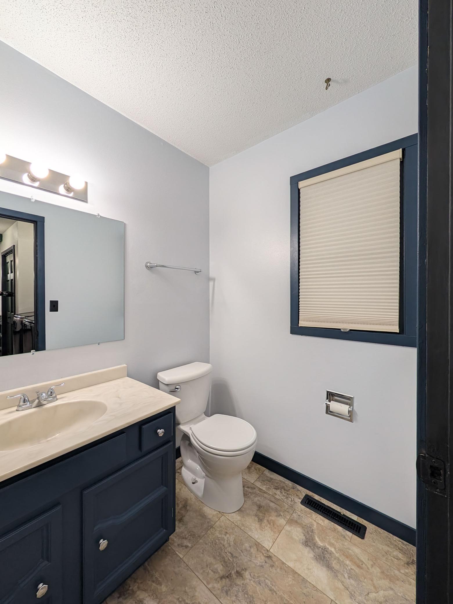 L2P029-5902 3rd St N, Moorhead.jpg