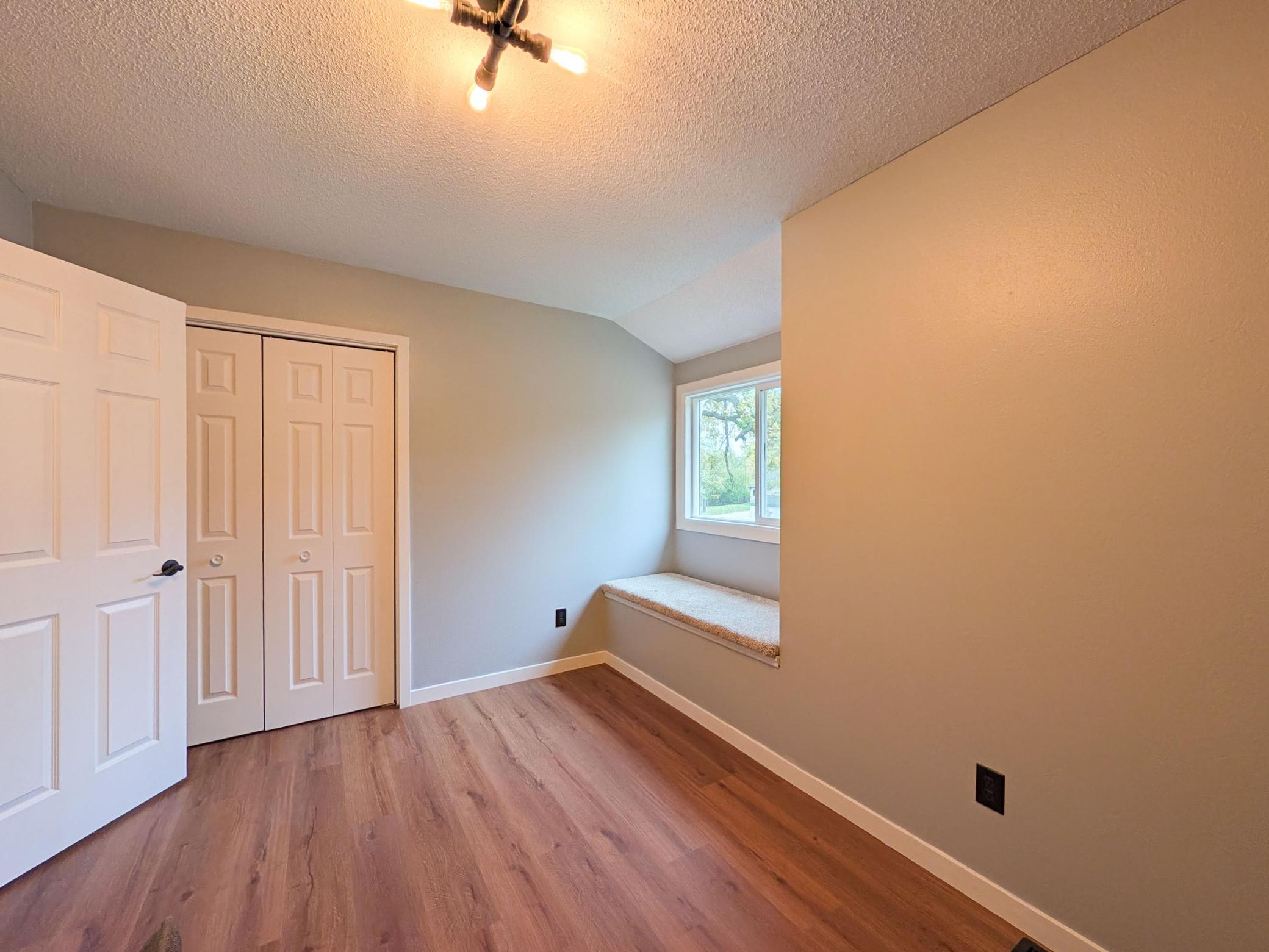 L2P046-5902 3rd St N, Moorhead.jpg